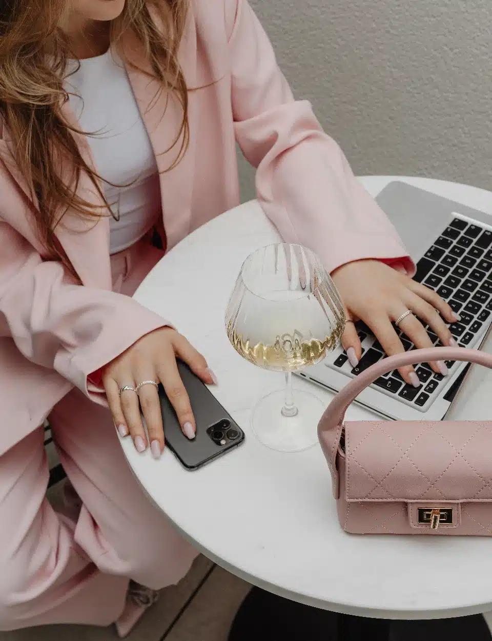 Landing page 1 kaboompics barbiecore aesthetic elegance in a pink light 32721